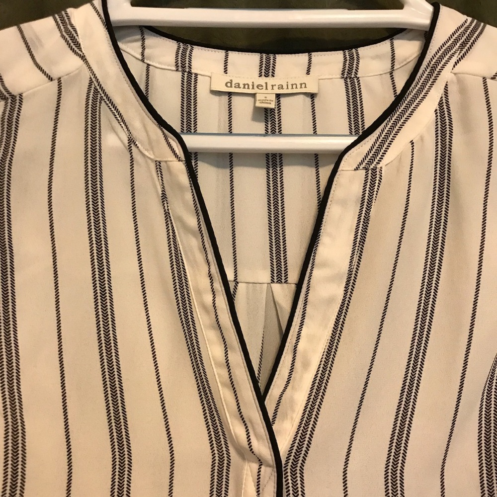 Daniel Rainn Black & White Sleeveless Top. Size S - Picture 2 of 7